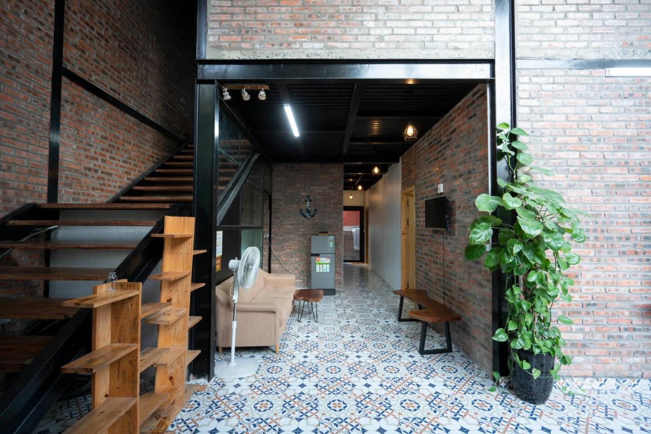 Private Room In Halong Center-Almor Homestay Ha Long Exterior photo
